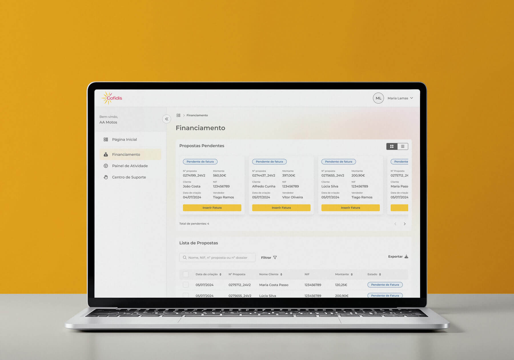 On the left there's the Cofidis logo and on the right a macbook with the login page of Área Parceiro and few more screens behind it.
